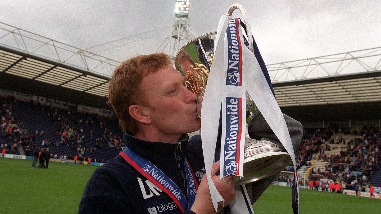 Davif Moyes with the second division trophy in 2000