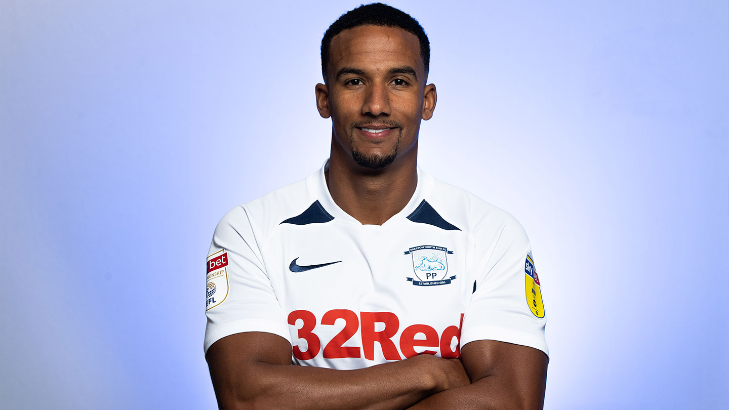https://www.pnefc.net/siteassets/02-images/team-201920/players/sinclair_s_signing3_16x9.jpg